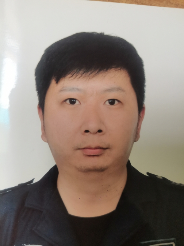 吕嘉的第一张照片--昆明闪婚服务中心